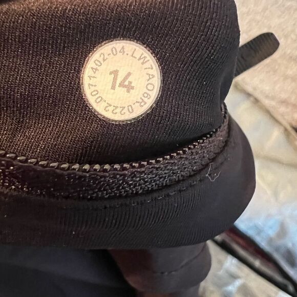 Lululemon Speed Up LR Low Rise Short 2.5" Lined BLK Black Size 14 NWT Athleisure - Picture 9 of 9